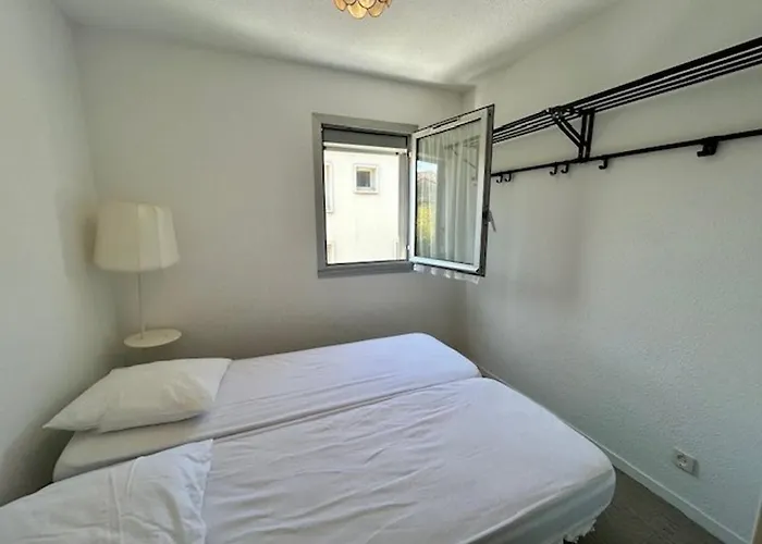 T2 A Royan, 4 Pers., Proche Et Commerces, Parking, Balcon, Confortable Et Equipe - Fr-1-494-60 * Ρουαγιάν