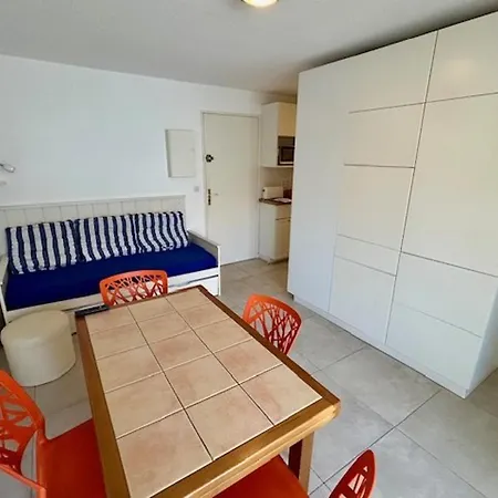 T2 A Royan, 4 Pers., Proche Et Commerces, Parking, Balcon, Confortable Et Equipe - Fr-1-494-60