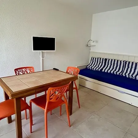 Apartment T2 A Royan, 4 Pers., Proche Et Commerces, Parking, Balcon, Confortable Et Equipe - Fr-1-494-60