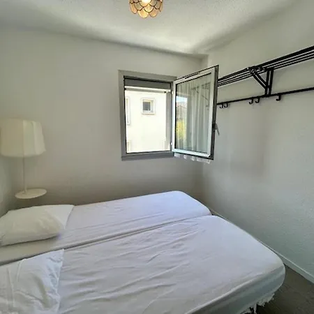 T2 à Royan, 4 Pers., Proche Et Commerces, Parking, Balcon, Confortable Et équipé - Fr-1-494-60 * Royan