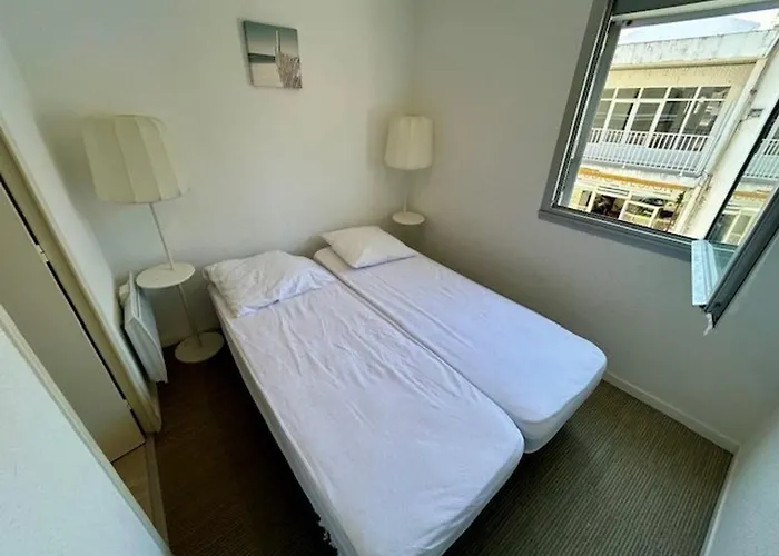 T2 à Royan, 4 Pers., Proche Et Commerces, Parking, Balcon, Confortable Et équipé - Fr-1-494-60