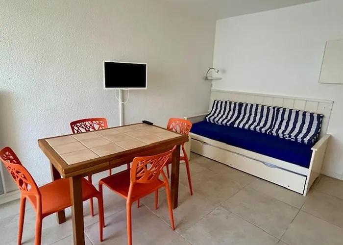 Apartamento T2 à Royan, 4 Pers., Proche Et Commerces, Parking, Balcon, Confortable Et équipé - Fr-1-494-60